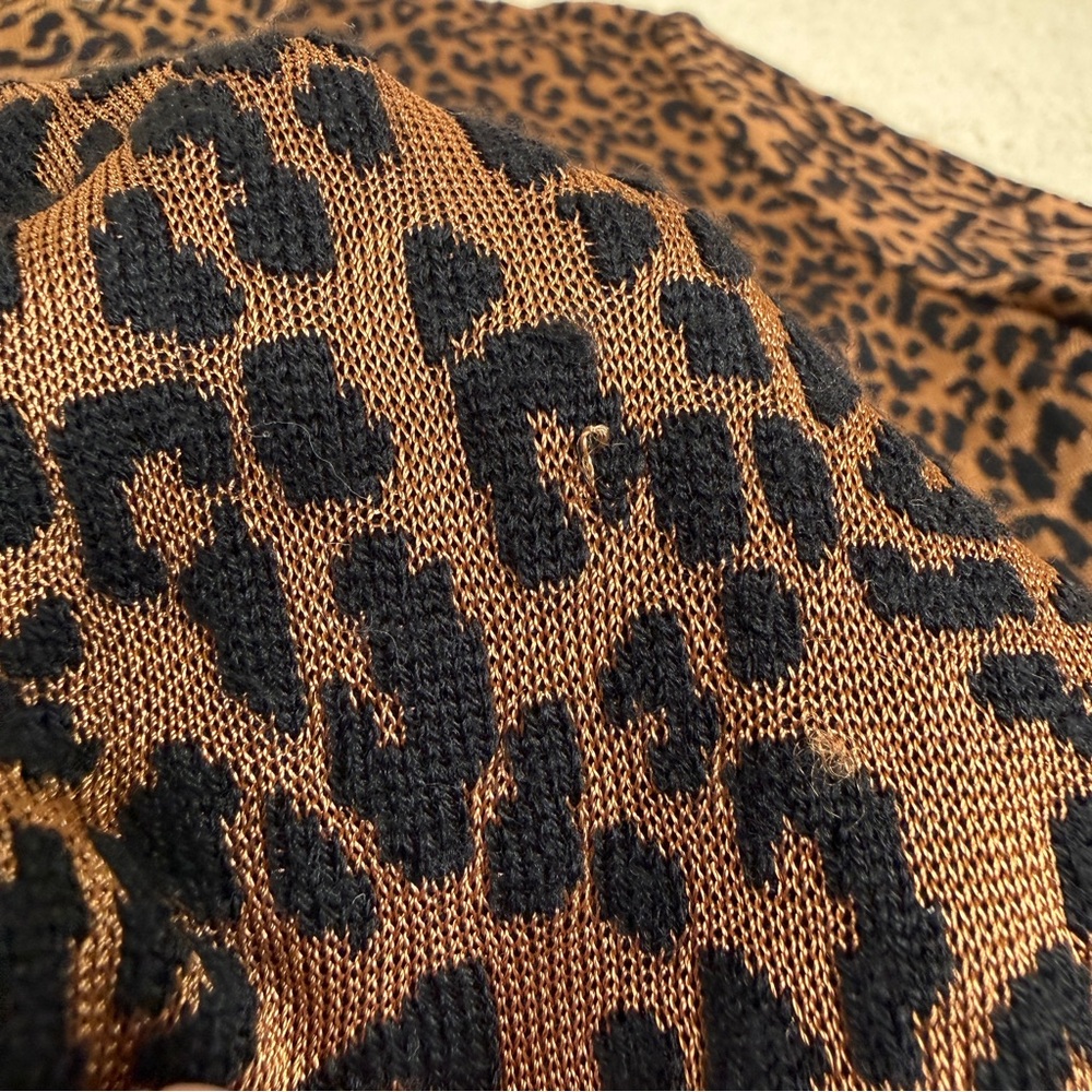 St. John Knit Leopard Animal Print Mock Neck Short Sleeve Top - Picture 16 of 17